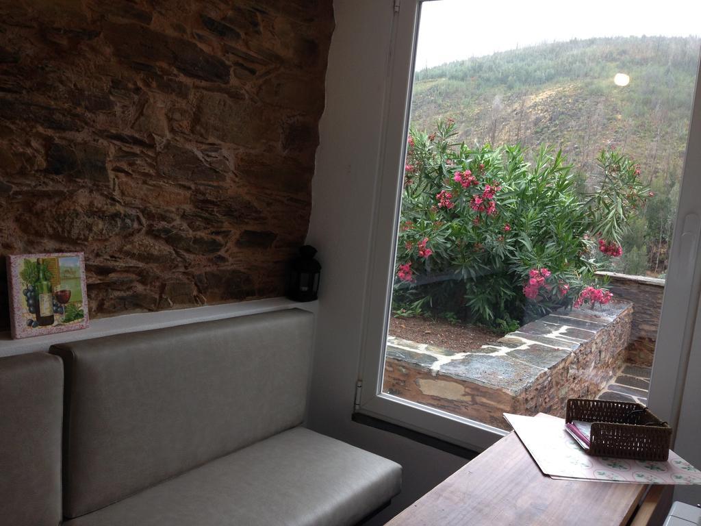 Casas Do Sinhel Guest House Cha de Alvares Екстериор снимка