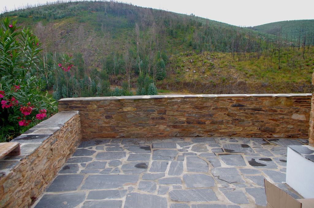 Casas Do Sinhel Guest House Cha de Alvares Екстериор снимка
