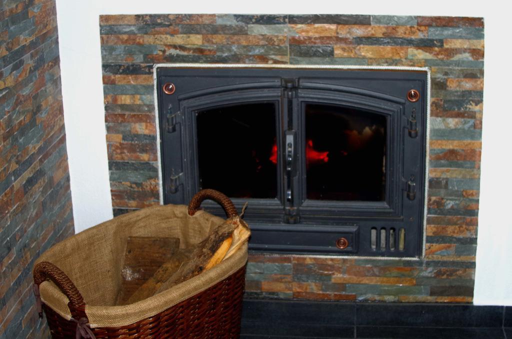 Casas Do Sinhel Guest House Cha de Alvares Екстериор снимка